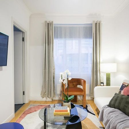 Perfectly Located 1 Bed Apartment Above Tube Station London Exterior foto