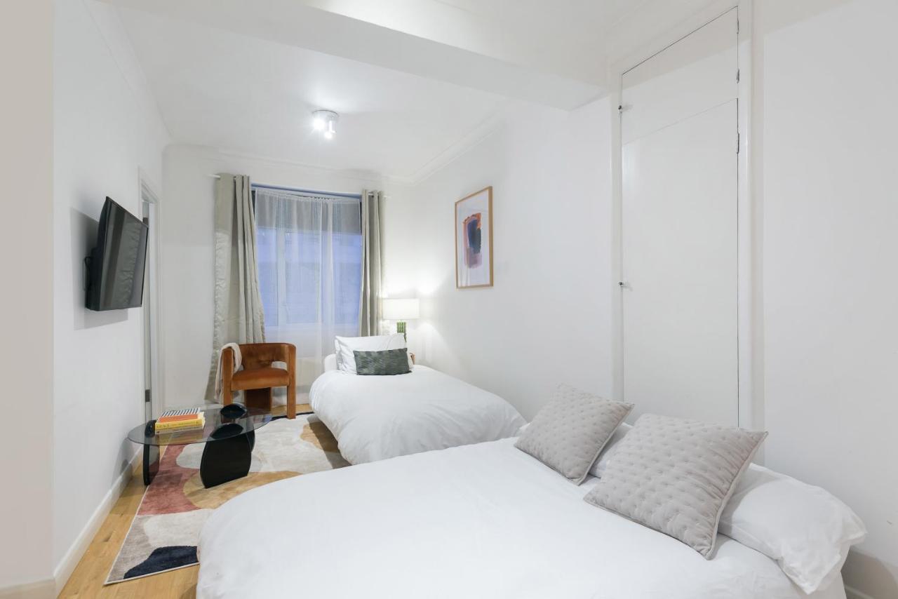 Perfectly Located 1 Bed Apartment Above Tube Station London Exterior foto